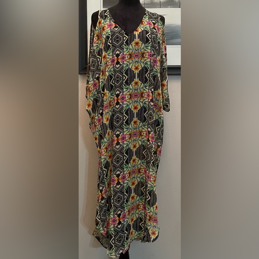 ASTR The Label Geometric Oversized Caftan Beach Coverup SZ M Sheer Abstract Maxi